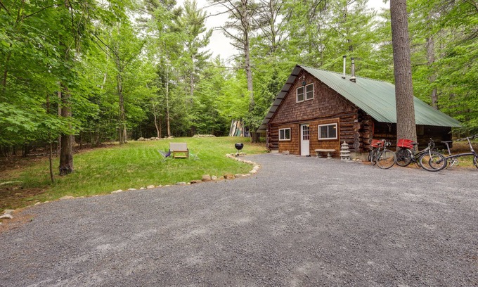 Elizabethtown Cabin | Cozy Elizabethtown Cabin w/Fire Pit!