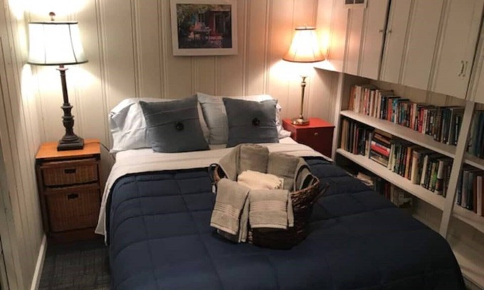 Winchester Apartment | Cozy English Basement Apt quiet but close to downtown