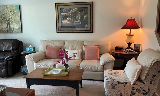Harrisburg House | Cozy Fall Stay · Hershey/Harrisburg · Sleeps 5 · Free Parking