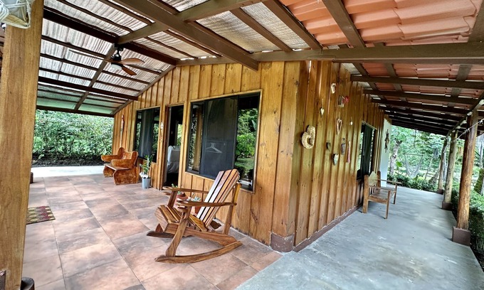 Valle Azul House | Cozy Family Cabin River/Nature Sound.nPet Friendly! Bungalows Tulipanes CR