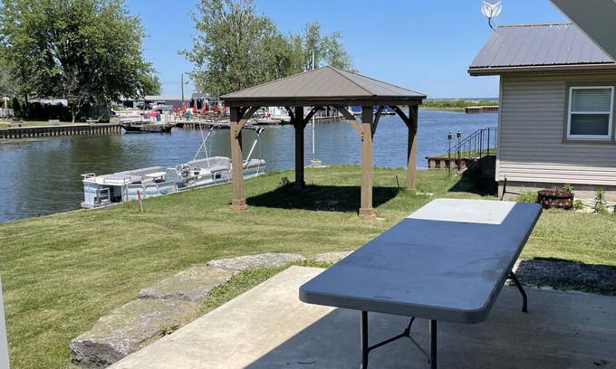 Long Point Cottage | Cozy Family Cottage on Lake Erie Waterway