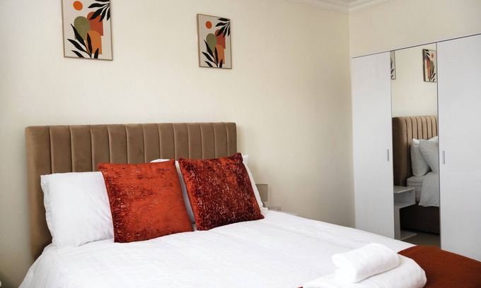 South Ockendon House | Cozy, Family Friendly ,Home Away from Home in Aveley, Thurrock