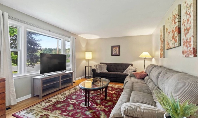 Palmyra House | Cozy Family Home 1 level w/3BRDM