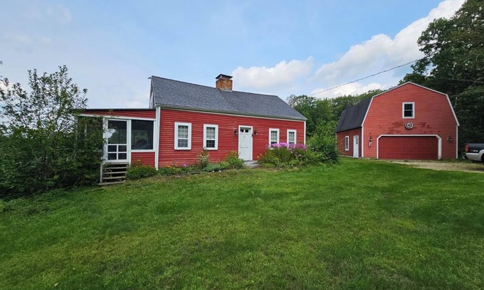 Danbury House | Cozy Farmhouse - Private Ragged Mountain Retreat
