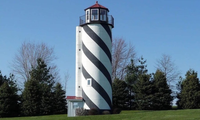 Dickeyville House | Cozy Farmhouse Retreat, Climb lighthouse, Acres to explore, Dogs ok, Amenities!