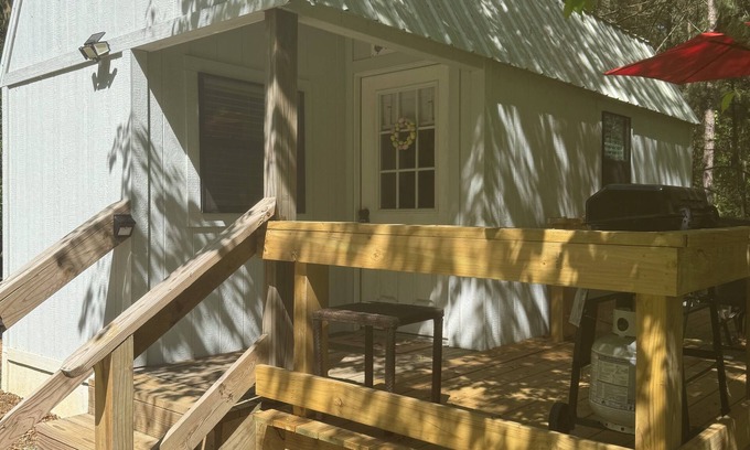 Etoile Cabin | Cozy fisherman cabin step from Lake Sam Rayburn
