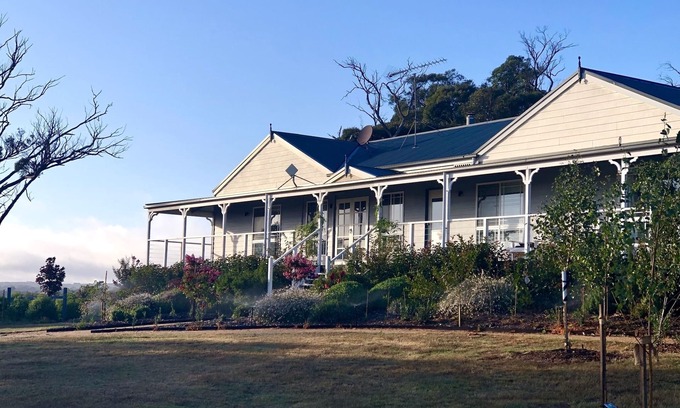 Springmount House | Cozy Fox- Luxury farm stay (near Daylesford) Breathtaking views