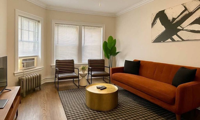 Ravenswood Apartment | Cozy & Furnished 2BR Unit