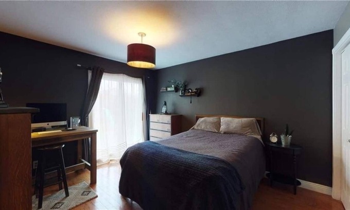 Erie House | Cozy Getaway 2BR + Hottub Erie PA Acacia House