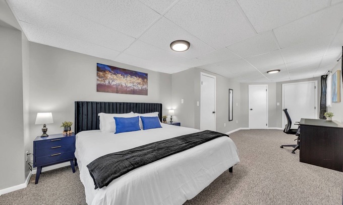 Athol Springs Apartment | Cozy Getaway 3 Min to Lake l WiFi Parking Laundry