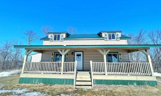 Waukon Cabin | Cozy getaway cabin with Amazing Panoramic views!