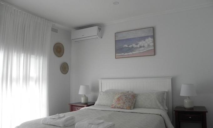 Frankston House | Cozy Getaway in Frankston. nJust 5-minute walk to the beach!