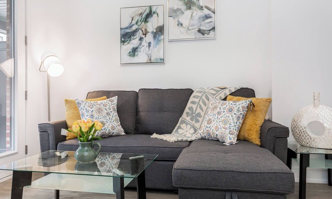 Waterloo House | Cozy Getaway in Uptown Waterloo