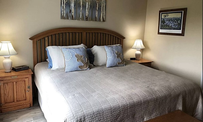 Harbor Springs Condo | Cozy Getaway Near All the FUN! Harbor Springs/Petoskey