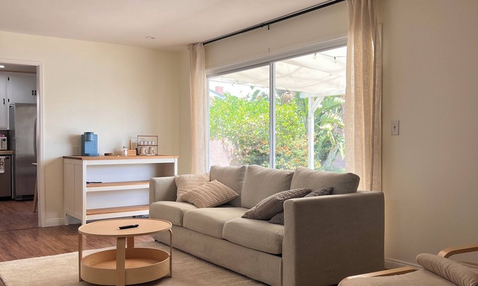 West Carson House | Cozy Getaway – Relaxing, Quiet & Family-Friendly