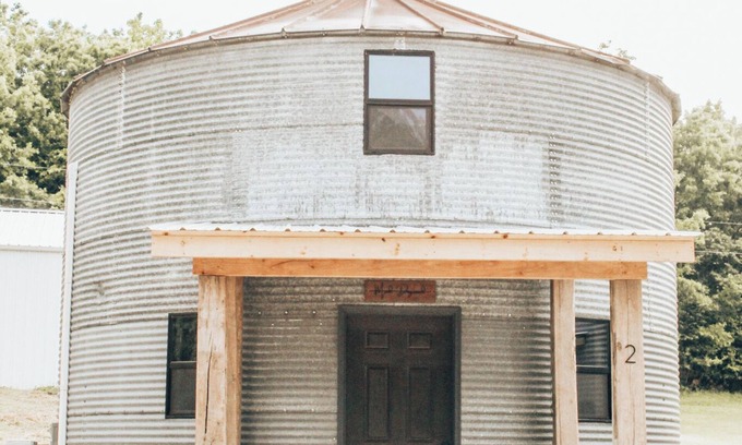 Tebbetts Cabin | Cozy Grain Bin Lodge with WiFi and AC in tranquil Loose Creek, MO, Unit 2