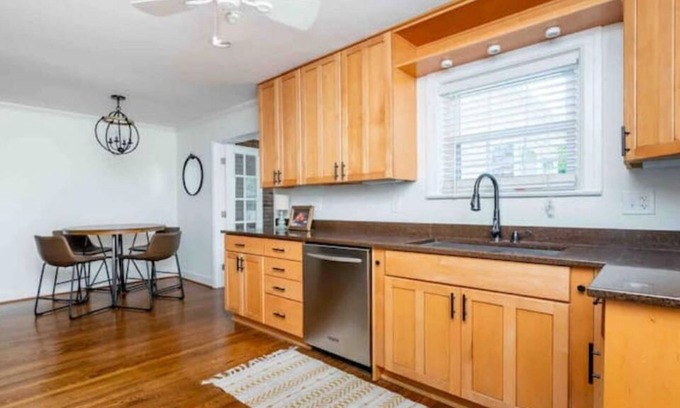 Hawthorne House | Cozy, great LOCATION, smoke FREE!