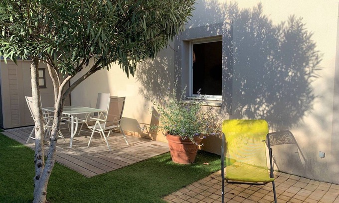 Bouzigues Apartment | Cozy Ground Floor Apartment with Garden and Terrace in Bouzigues - 2 Keys