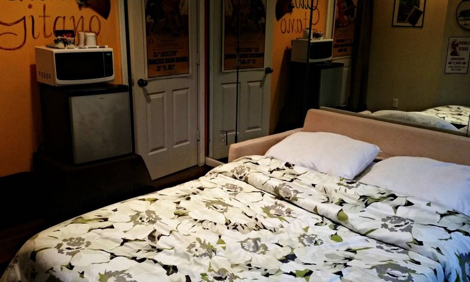Virginia Highland House | Cozy guest room in fabulous Virginia Highland!