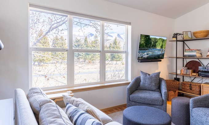 Hailey House | Cozy Hailey Haven: Sun, Ski, Work, & Play at Your Doorstep