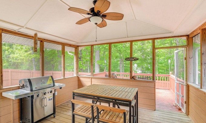 Hermitage House | Cozy Hermitage Home w/Deck: 11 Mi to Nashville!