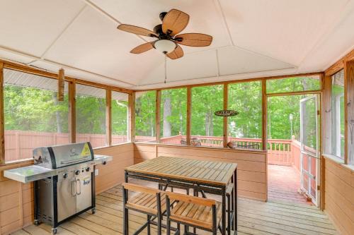 Hermitage House | Cozy Hermitage Home with Deck 11 Mi to Nashville!