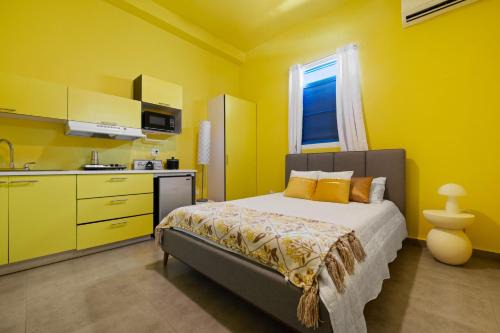Sagrado Corazon Apartment | Cozy High-Ceiling Urban Studio MM2