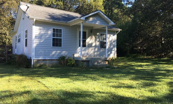 Hillsborough House | Cozy Hillsborough Bungalow