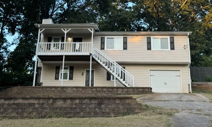 Dallas House | Cozy Hilltop 3-bedroom house in charming Dallas GA.
