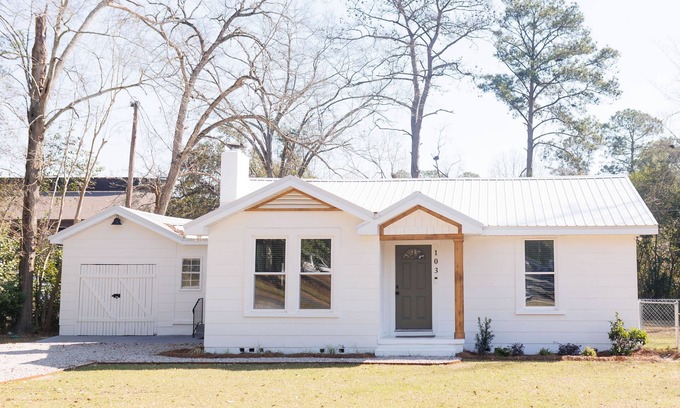 Dothan House | Cozy Historic District Cottage