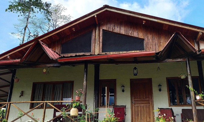 Pedro Vicente Maldonado House | Cozy House in the Rainforest Transportation Included