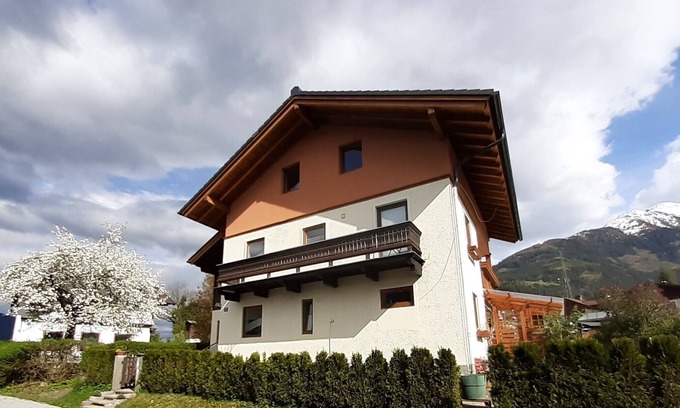 Niedernsill Apartment | Cozy Holiday Apartment with Mountain View – Your Alpine Retreat!