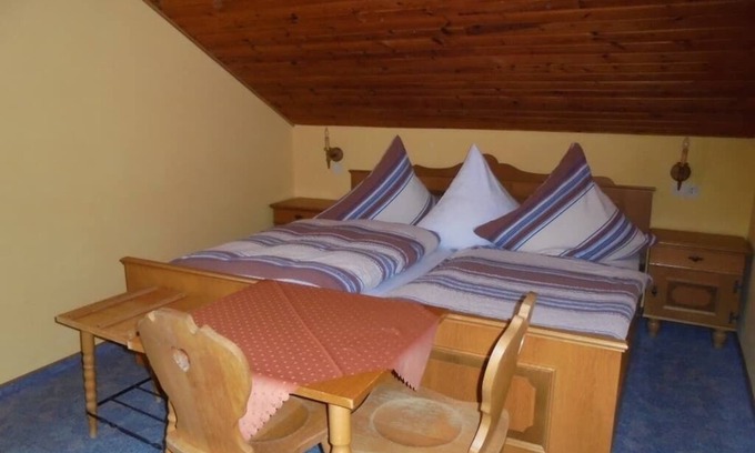 Tannesberg Apartment | Cozy holiday home (90sqm) with panoramic views of a farm