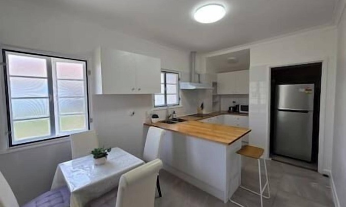 Chermside House | Cozy Home 3Bedroom AC walk to Westfield pool RSL