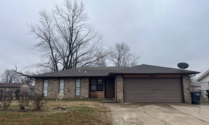 Tower Heights House | Cozy home close to all Tulsa has to offer. Pet Friendly! Fenced back yard