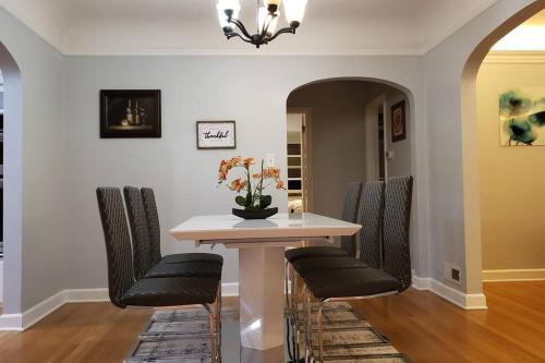 Beaverton House | Cozy Home for Family & Friends Gathering