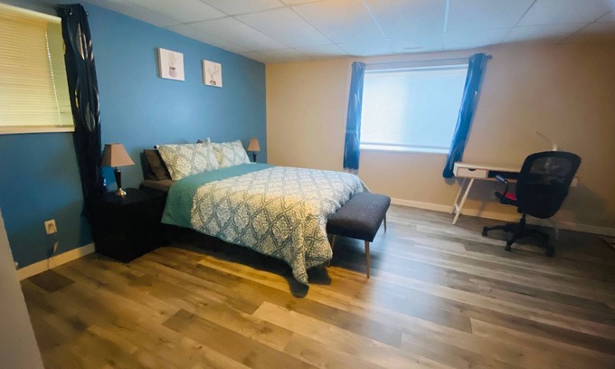 Vernon House | Cozy Home Getaway ★Kitchen ★Laundry ★Fireplace @ Middleton Mountain