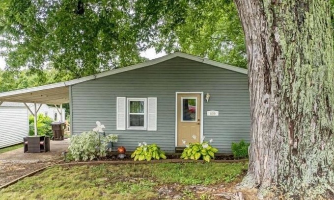 Bellevue House | Cozy Home in a Quiet Neighborhood.