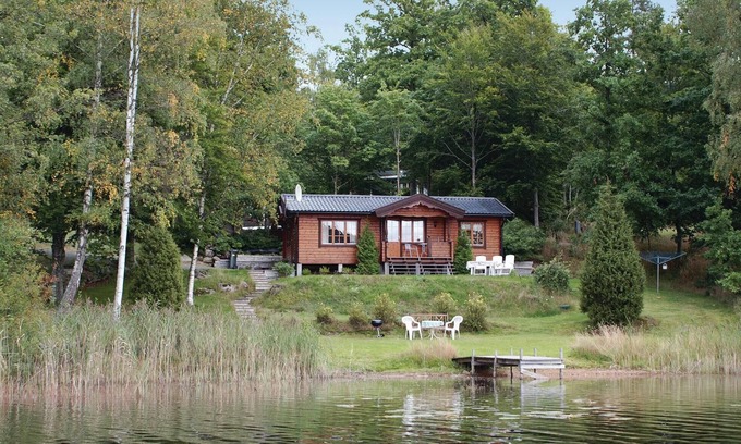 Asarum House | Cozy home in Asarum with kitchen