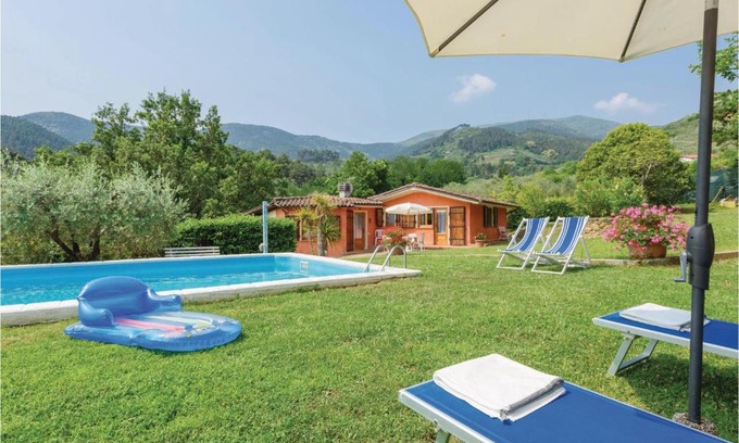 Cascine-La Croce House | Cozy Home In Colle Di Compito Lu