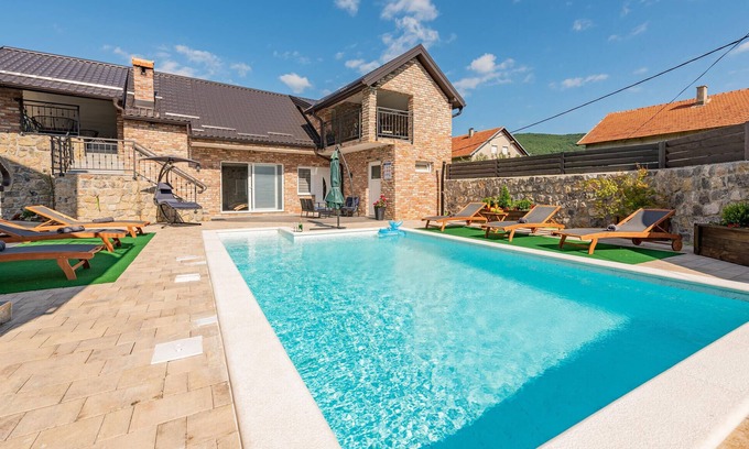 Municipality of Gracac House | Cozy home in Gracac with sauna