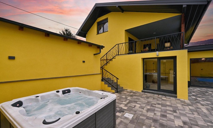 Kapela House | Cozy home in Kapela with sauna