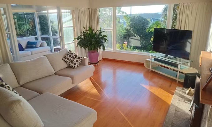 Omokoroa House | Cozy Home in Omokoroa.