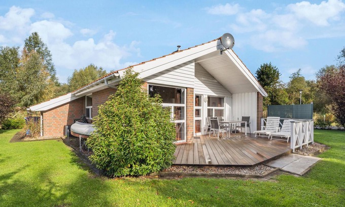 Norderteil House | Cozy home in Otterndorf with sauna