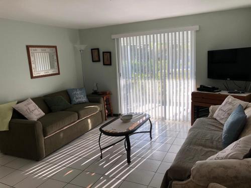 Englewood Apartment | Cozy home in Sunny Florida!