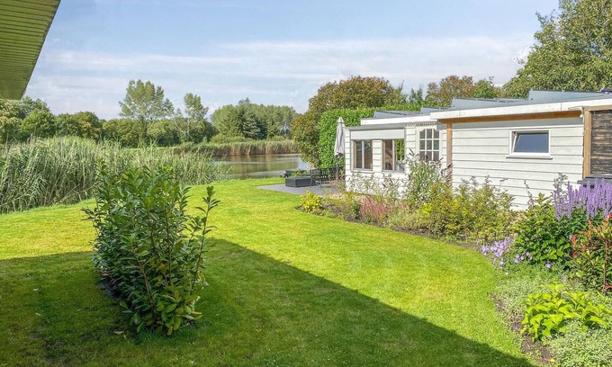 Tiendeveen House | Cozy home in Tiendeveen with WiFi