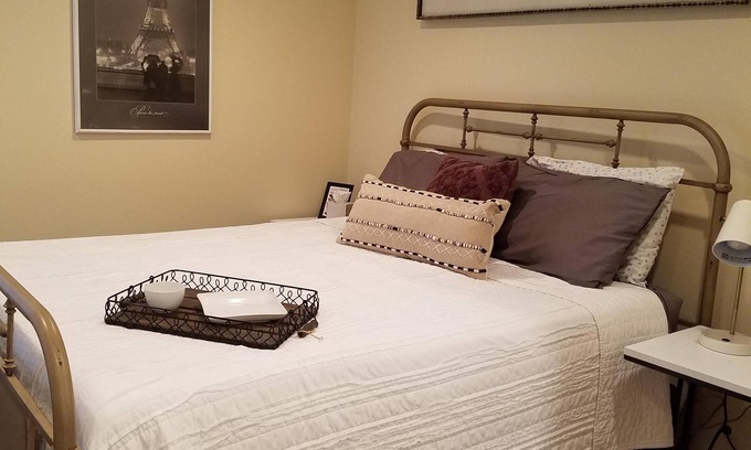 Memphis House | Cozy home just blocks from great restaurants, grocery stores, and activities.
