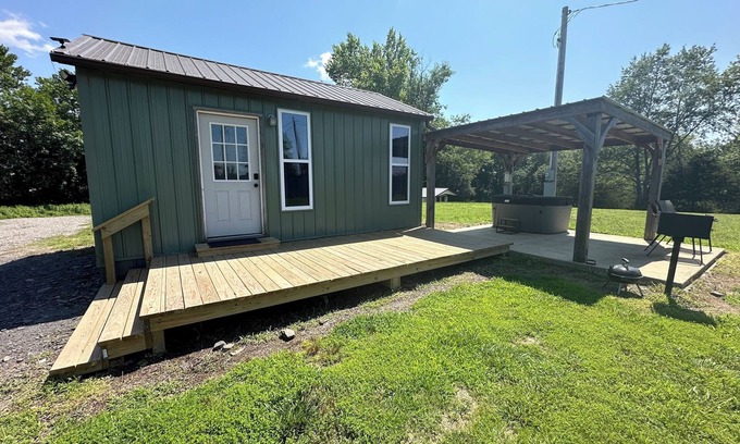 Hatfield Apartment | Cozy Home|Mountain Views|Fire Pit and Tranquility