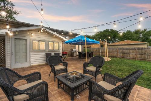 Highland Hills House | Cozy Home Sleeps 10 Lombard Chicago Suburb