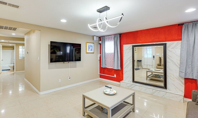 Carlsbad House | Cozy Home w/Patio 24 Miles to Carlsbad Caverns NP
